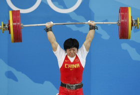 МОК лишил золотых медалей китайских штангисток